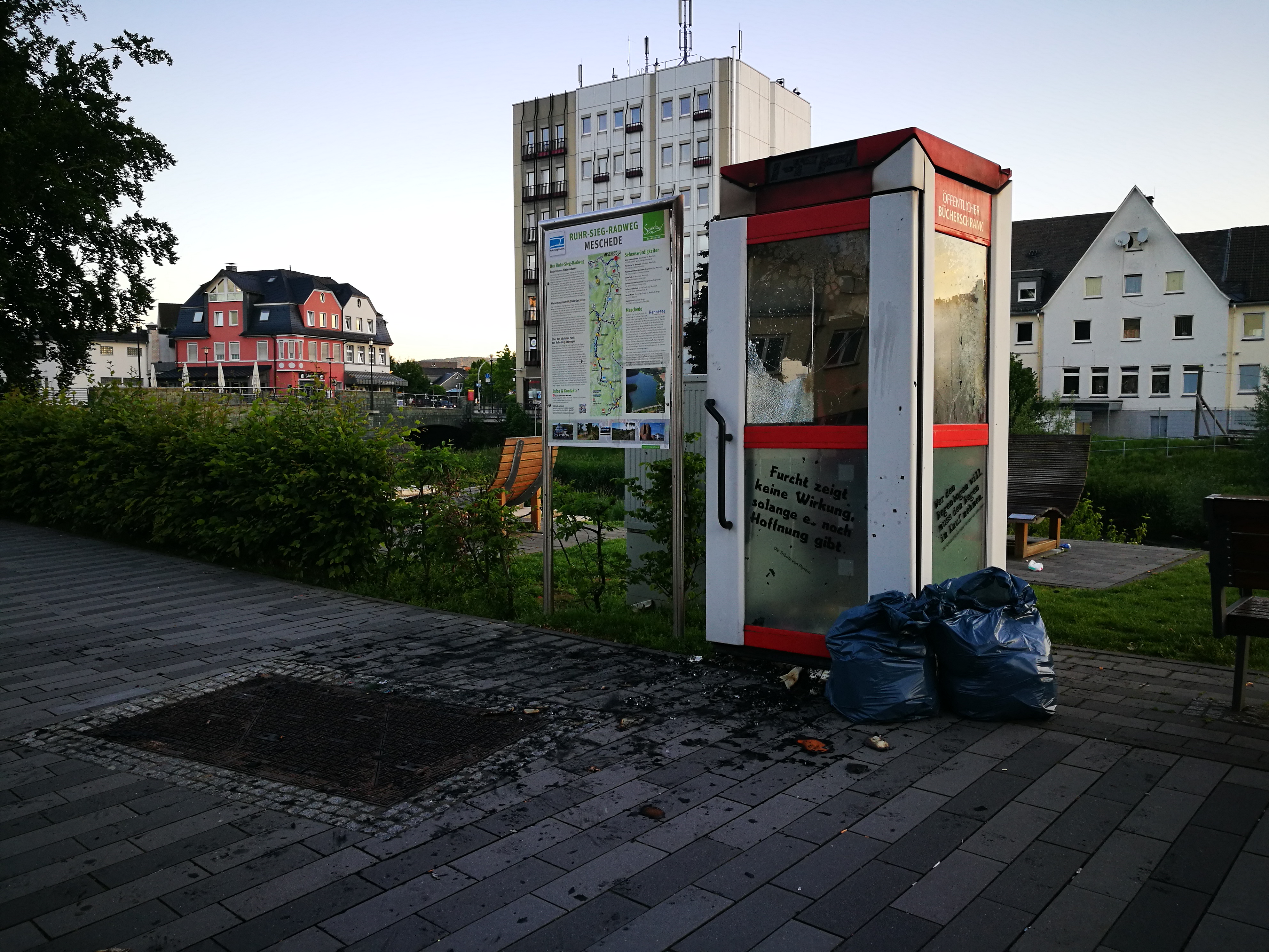 Stadt_Einsatzberichte_2019/Buecherzelle_Fritz-Honsel-Strasse.jpg Stadt_Einsatzberichte_2019/Buecherzelle_Fritz-Honsel-Strasse.jpg