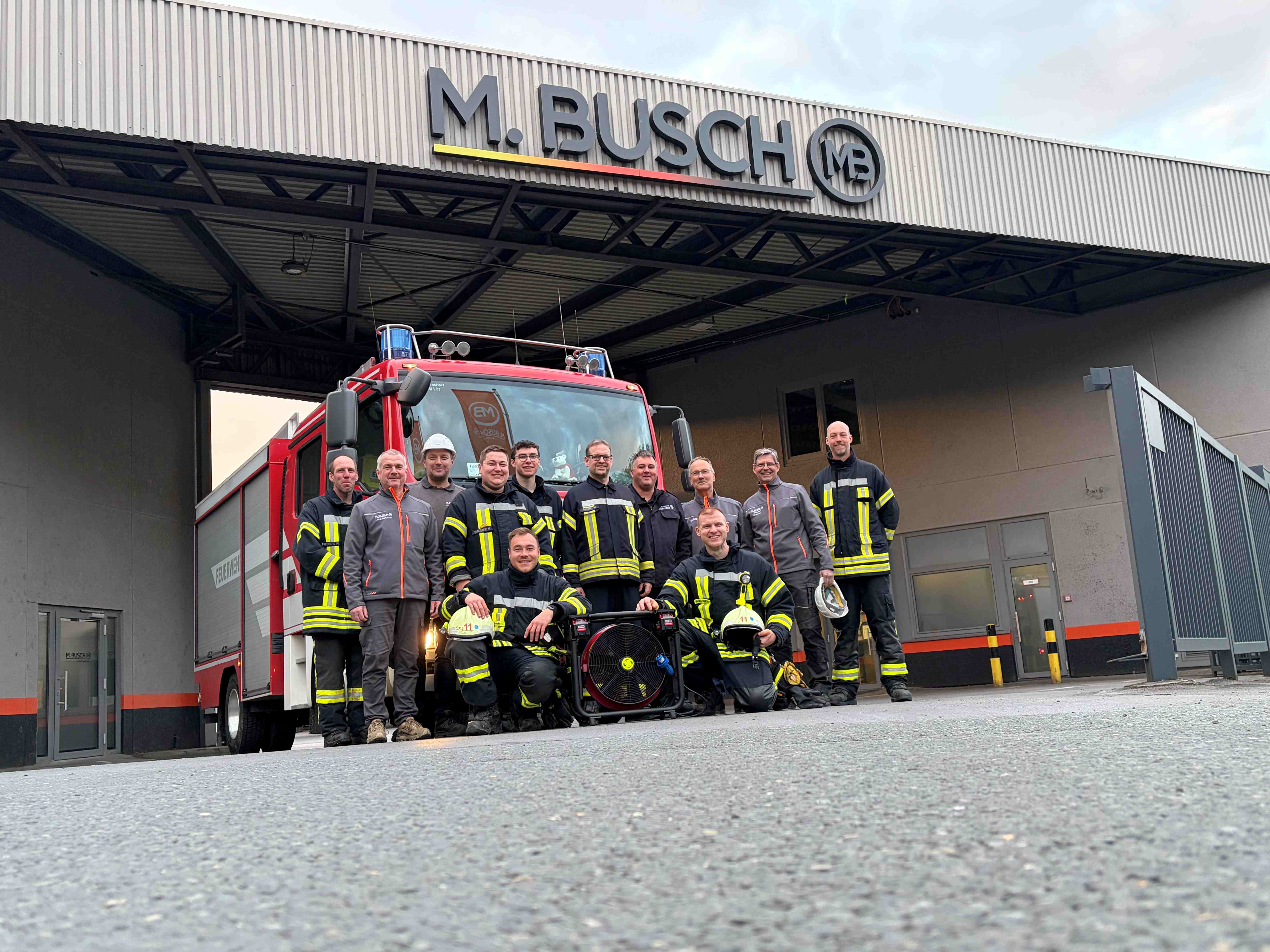 �bergabe des elektrischen Hochleistungsl�fters durch Vertreter der Firma Busch