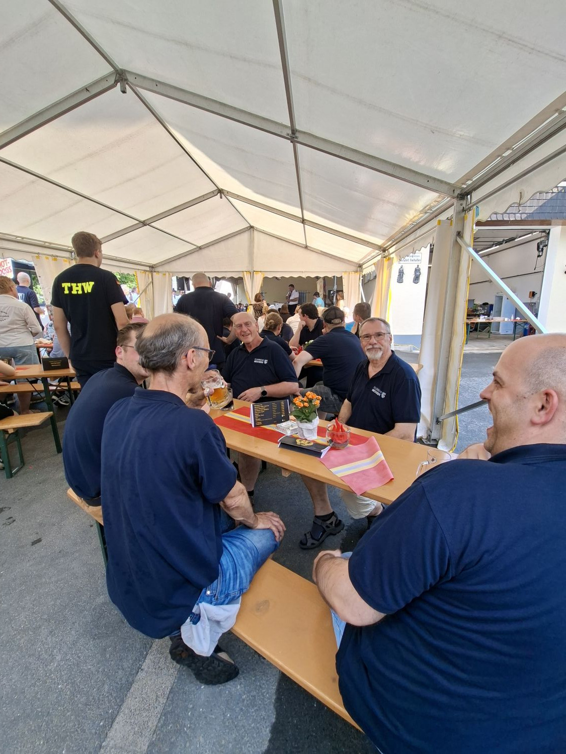Die Kameraden vom L�schzug Freienohl feiern mit