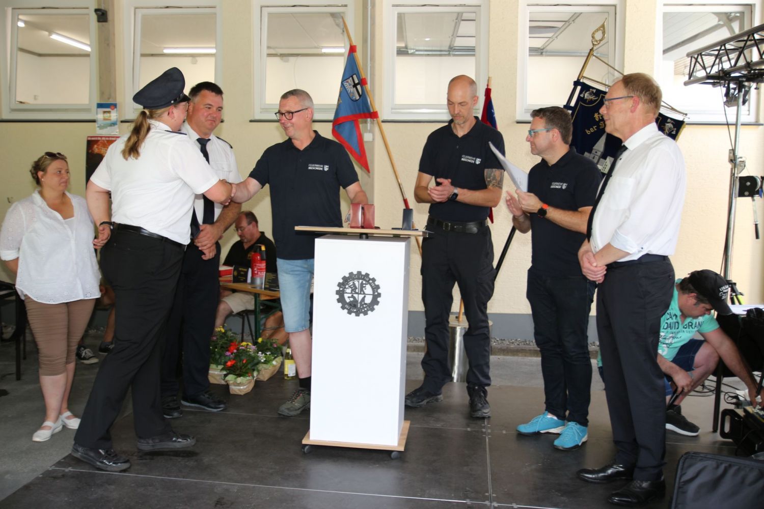 Doreen B�cker erh�lt das Feuerwehrehrenkreuz in Silber f�r 25 Jahre (� Ludger Hermes)