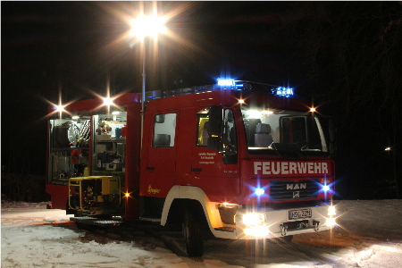 calle/Fahrzeug_bei_Nacht.jpg calle/Fahrzeug_bei_Nacht.jpg