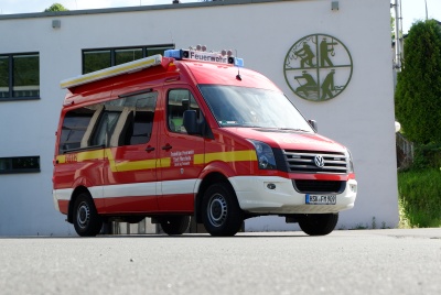 Der ELW vor dem Feuerwehrhaus Freienohl in 2020