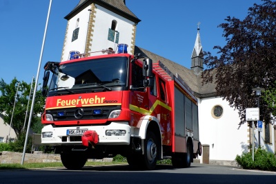 Das HLF-20 vor der St. Nikolaus Kirche in 2020