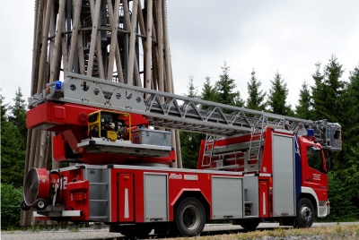 Die Drehleiter vor dem Lrmecke-Turm in 2019