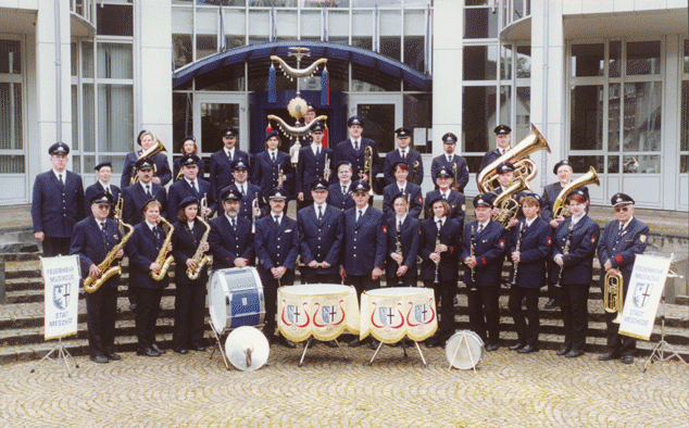 Der Musikzug der Freiwilligen Feuerwehr Meschede im Jahr 2002