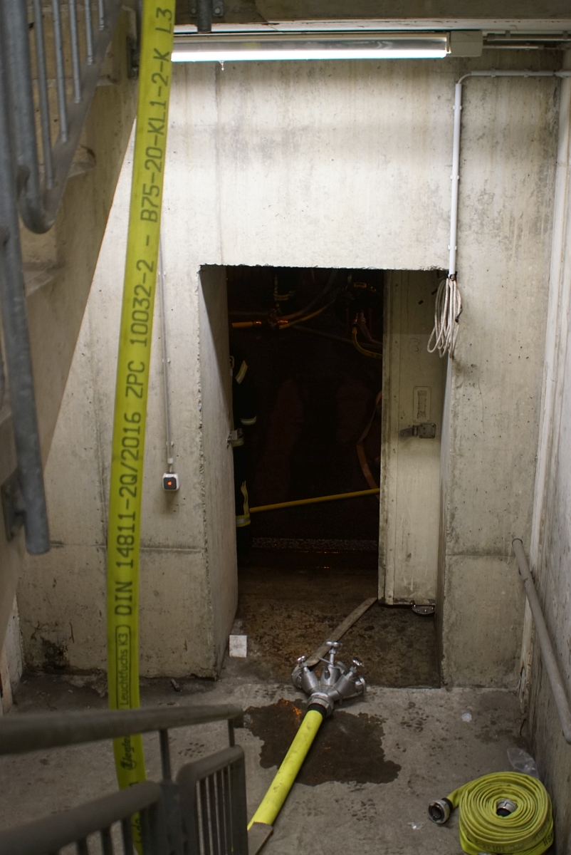 Blick aus dem Treppenhaus in die nicht betrofende Tunnelröhre Blick aus dem Treppenhaus in die nicht betrofende Tunnelröhre