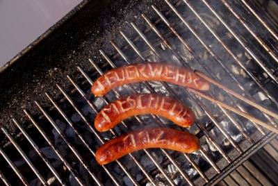 Bratwurst im Feuerwehr Meschede Design