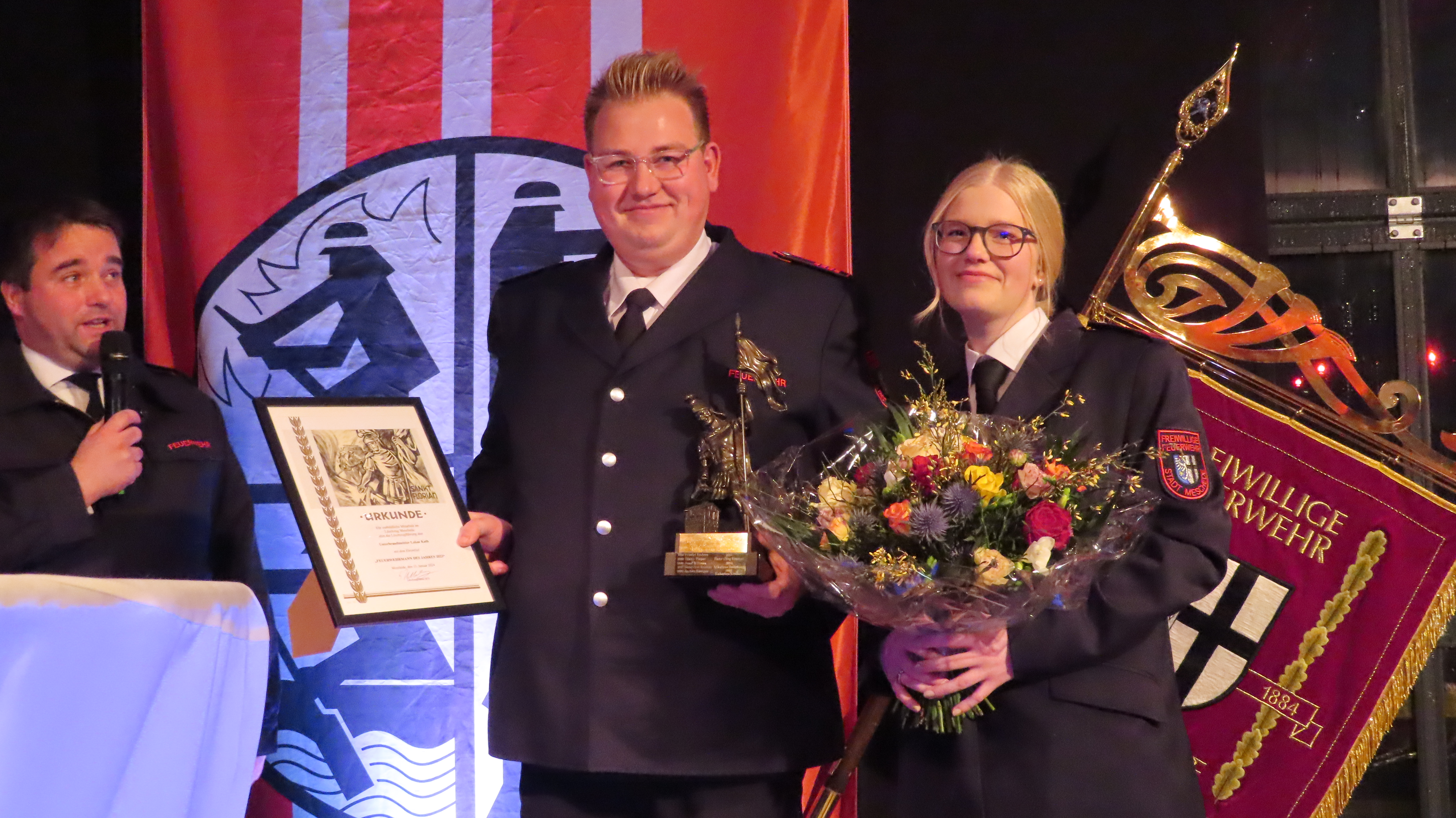 Feuerwehrmann des Jahres 2023 Lukas Kath mit Partnerin Katharina Kaiser