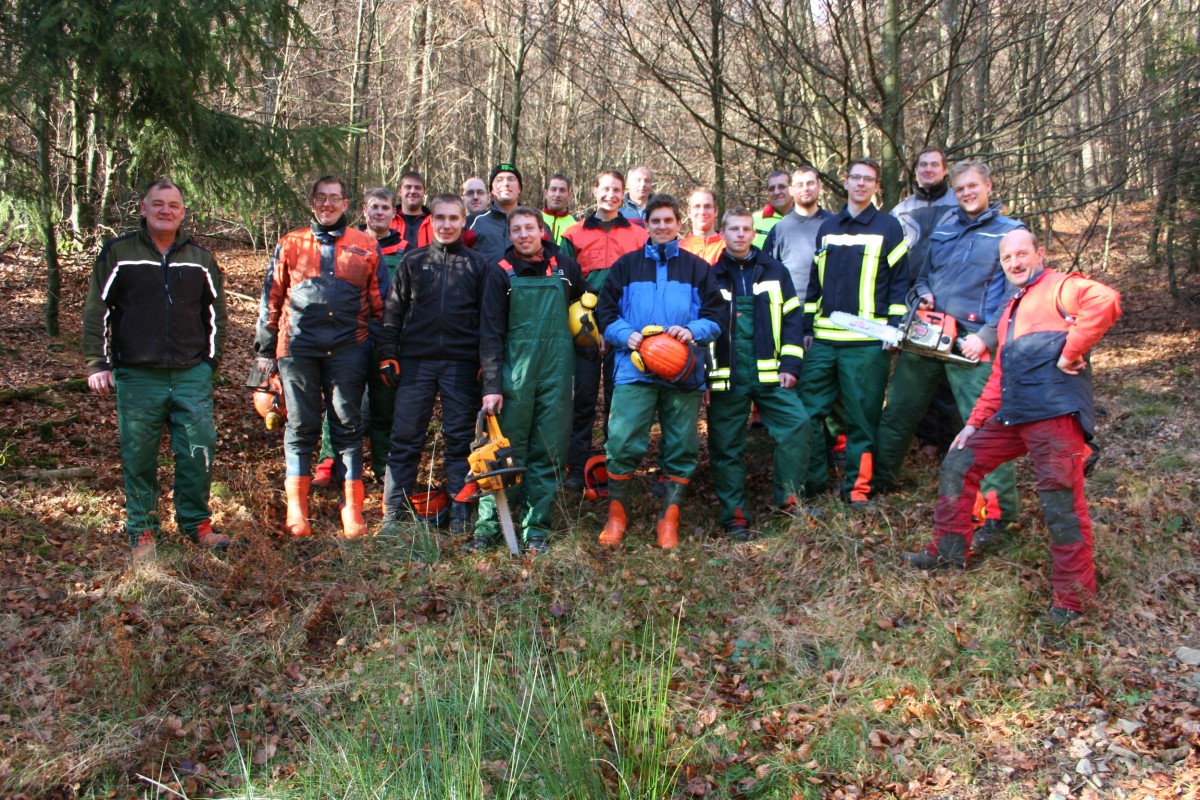stadt_ausbildungen/2013_TH-Wald_Gruppe.jpg stadt_ausbildungen/2013_TH-Wald_Gruppe.jpg
